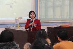 娜娜讲师进行幼儿讲师培训