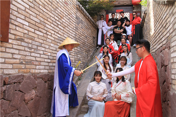 引领右脑团建